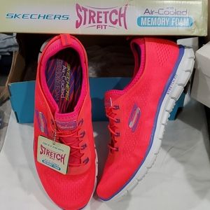 NWT Sketchers Stretch Fit Sneakers 8.5
